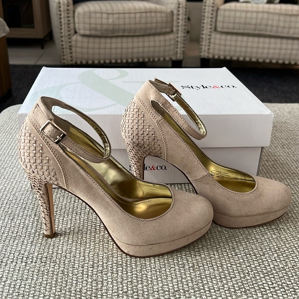 Style & Co Malias Faux Nude Suede Pumps Heels Platform Khaki Shoes Women Size 5